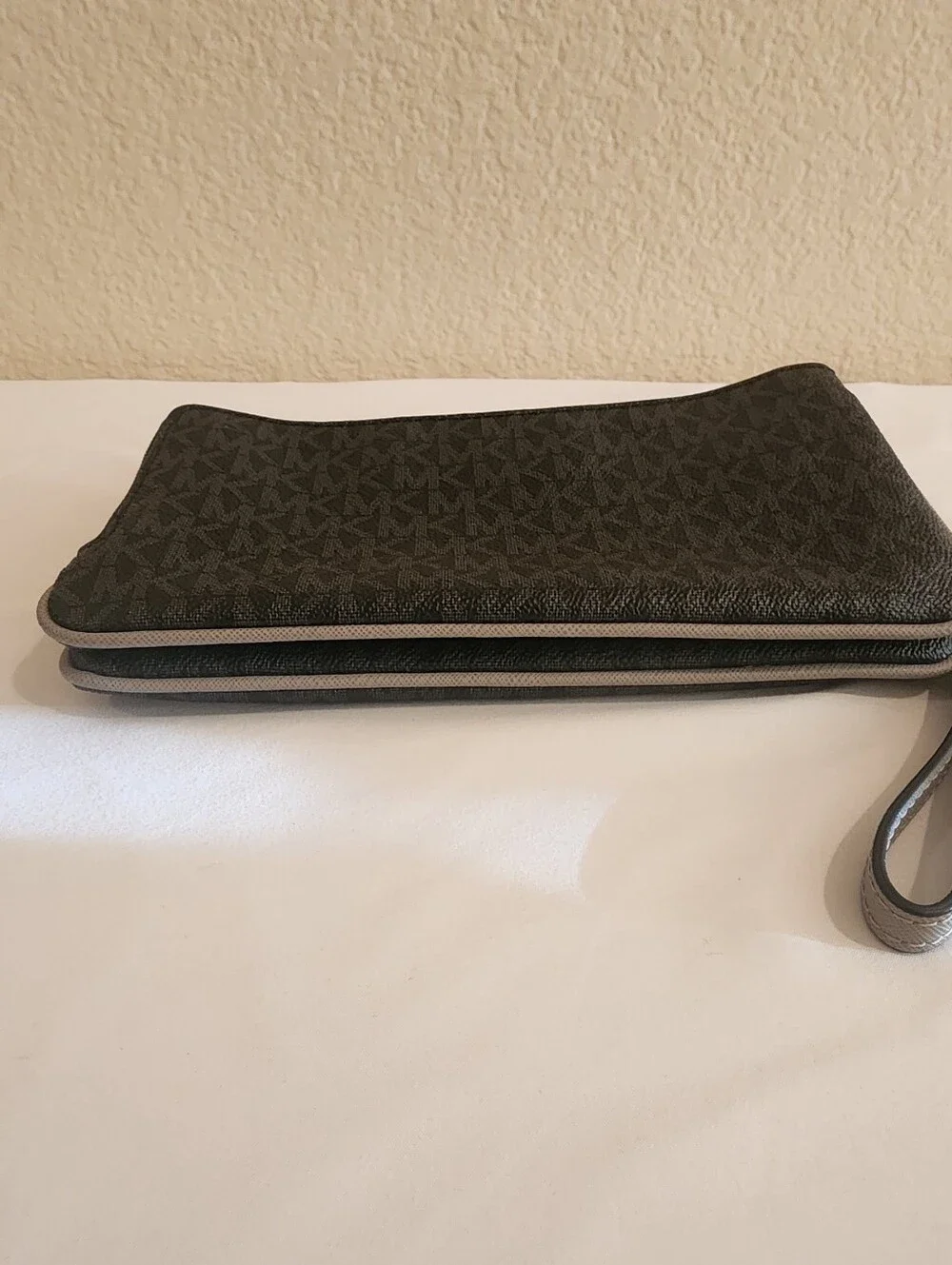 MICHAEL Michael Kors Bedford Large Double-Zip Wristlet   Black/Grey